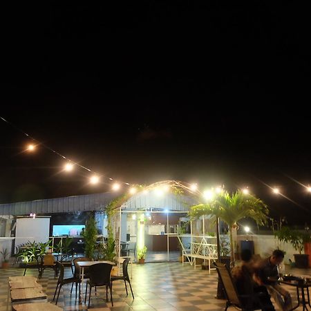 Syafira Hotel Langgur Exterior photo