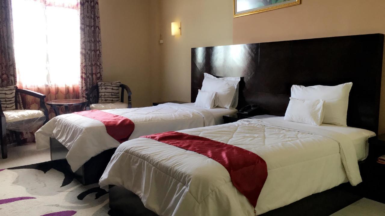 Syafira Hotel Langgur Exterior photo