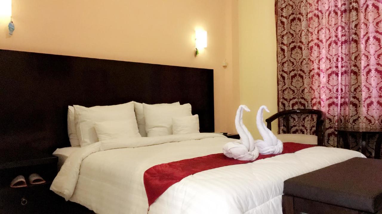 Syafira Hotel Langgur Exterior photo