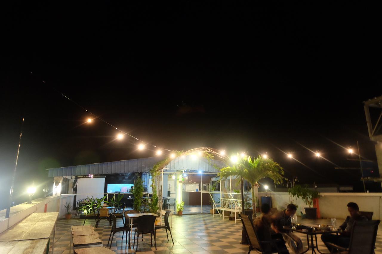 Syafira Hotel Langgur Exterior photo