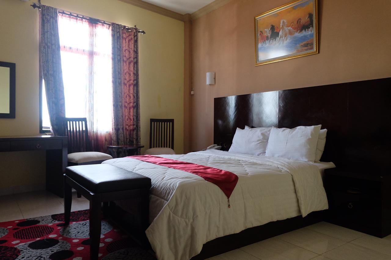 Syafira Hotel Langgur Exterior photo
