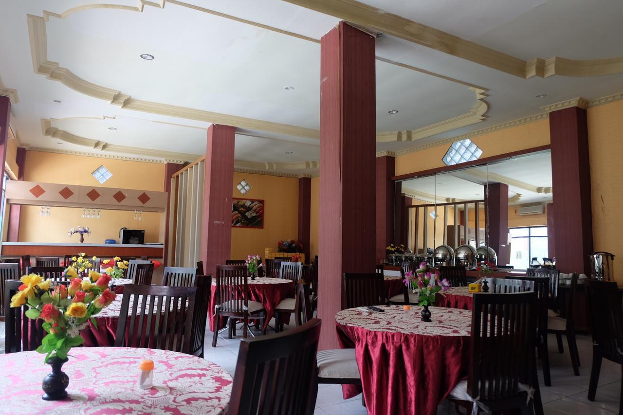 Syafira Hotel Langgur Exterior photo